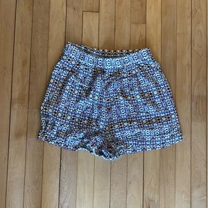 H&M Elastic waist shorts size 4